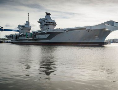 Διασυρμός του βρετανικού Βασιλικού Ναυτικού - Άγνωστος προσγείωσε drone στο HMS Queen Elizabeth! (φωτό, βίντεο)